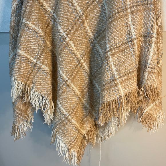 Boyne Valley Weavers Irish Vtg Wool & Alpaca Knit Plaid Poncho Cape Tan/White OS - Picture 11 of 11